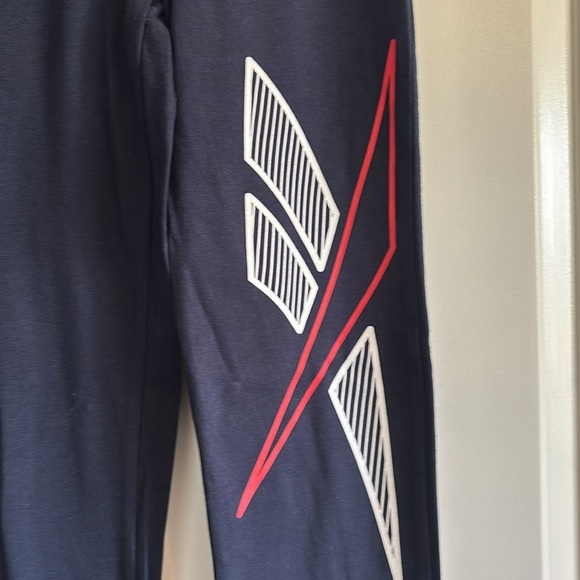 NWT Reebok Women's Classics Graphic Leggings XS - Picture 7 of 11